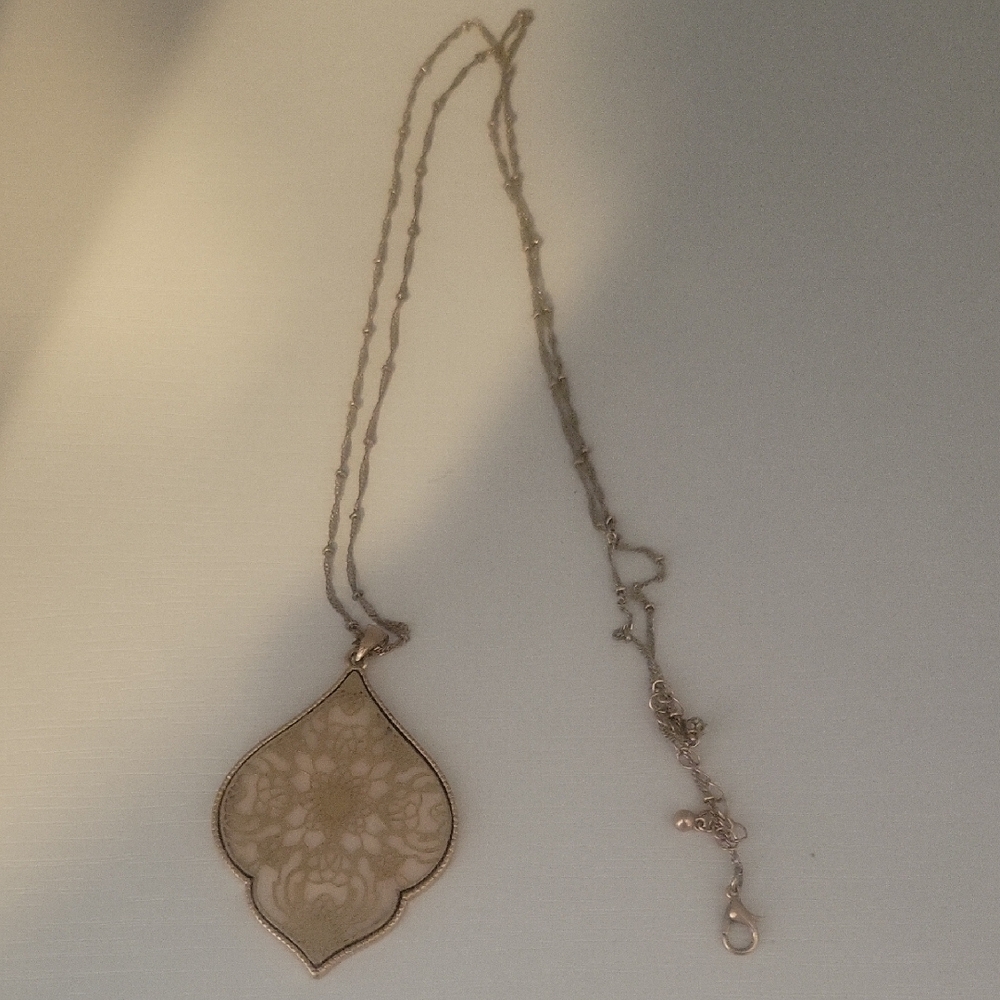 Intricate Gold Tone Moroccan style Filigree Shell Pendant Necklace with chain - Picture 2 of 5